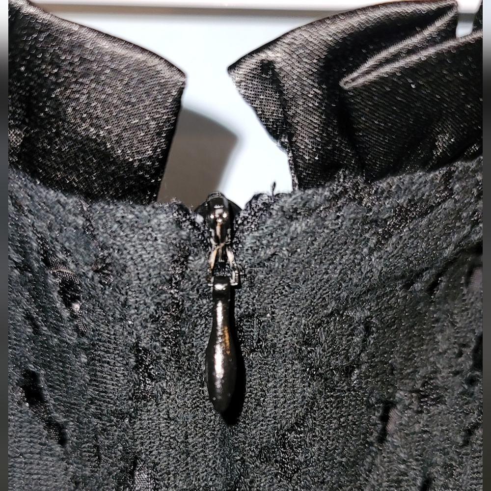 Twenty one Little Black lace dress ribbon waist  sleeveless, zippered, lined - Picture 4 of 13